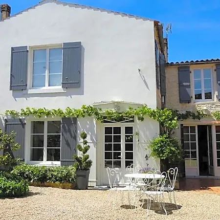 Le Clos Des Treilles Bed & Breakfast 3*
